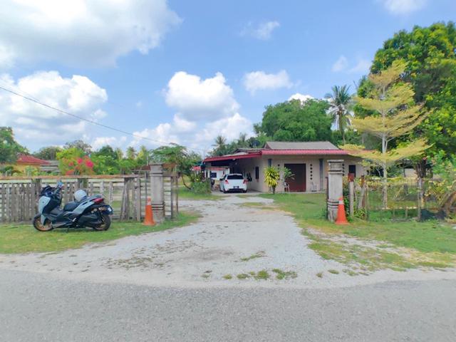 Rumah BANGLO 2600KPS TANAH 059EKAR KG PAGAR BESI BATU RAKIT KNERUS