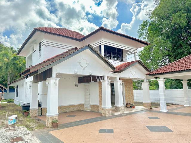 RUMAH BANGLO 2 TINGKAT MURAH TANAH LUAS Padang Tembak Pengkalan