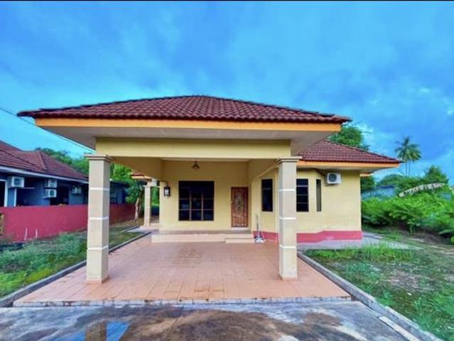 RUMAH BANGLO CANTIK DEPAN SHELL BATU 2Tmn Desa JayaMAK CHILI