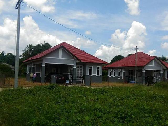 Rumah banglo di kg But ketereh kelantan untuk dilepaskan