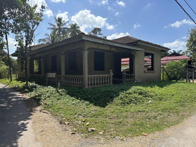 Rumah Banglo Kampung Separa Siap
