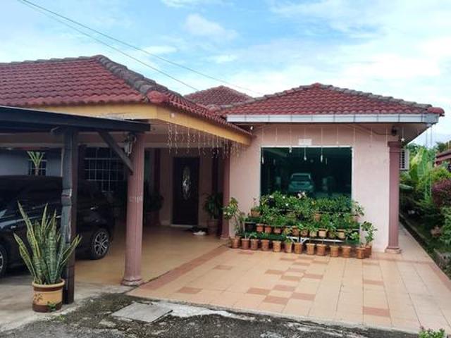 Rumah Banglo Sesebuah Desa Tanjung Bandar Darulaman