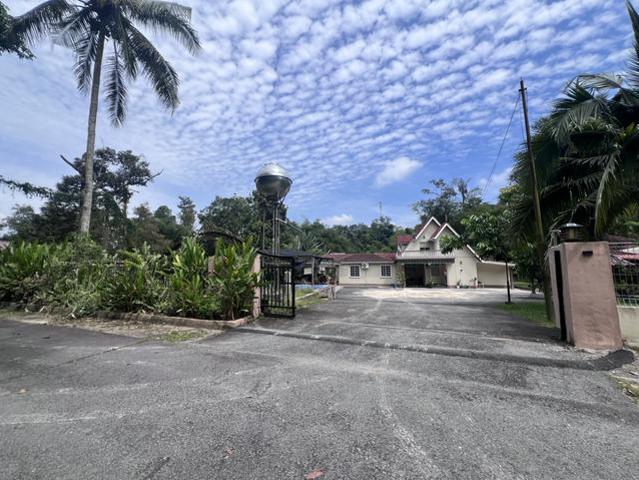 Rumah Banglo Tanah Luas