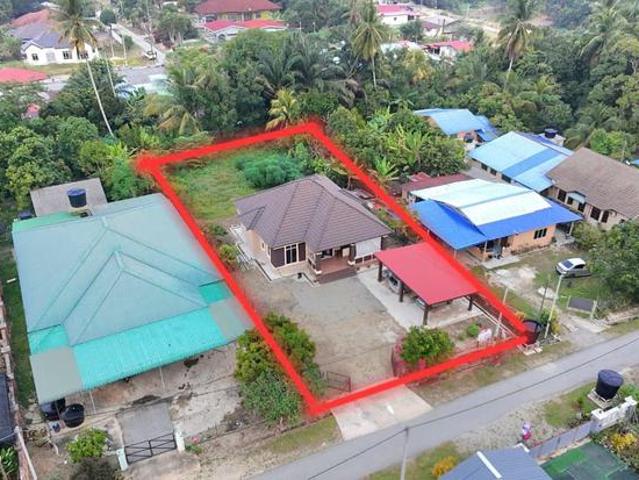 Rumah Banglo Tanah Suku Ekar