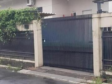 Rumah Bagus Semi Furnish Ada Kolam Renang Di Muara Dekat Lapangan Tegallega