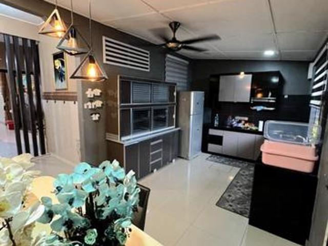 RUMAH BALOK PERDANA UNTUK DIJUAL RENOVATED FREE FURNITURe