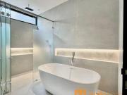 Rumah Baru Mewah di Kawasan Golf Citraland Surabaya