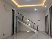 Rumah Baru Dian Istana, Graha Family, Surabaya, 2 Lantai Siap Huni