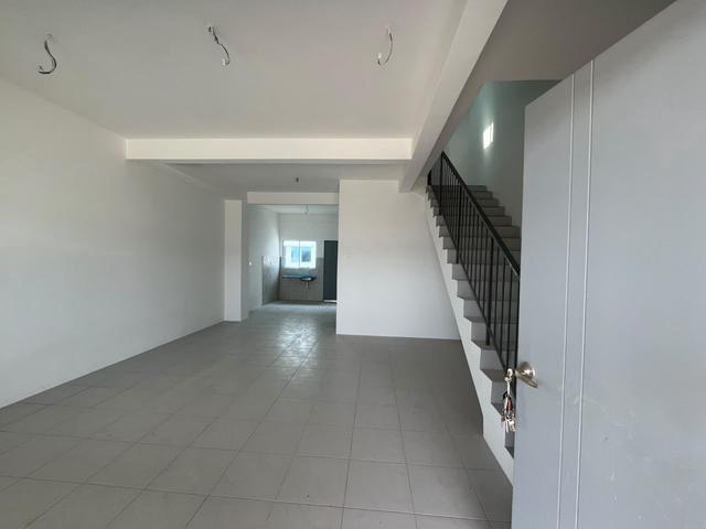 Rumah Baru Koyak Plastik