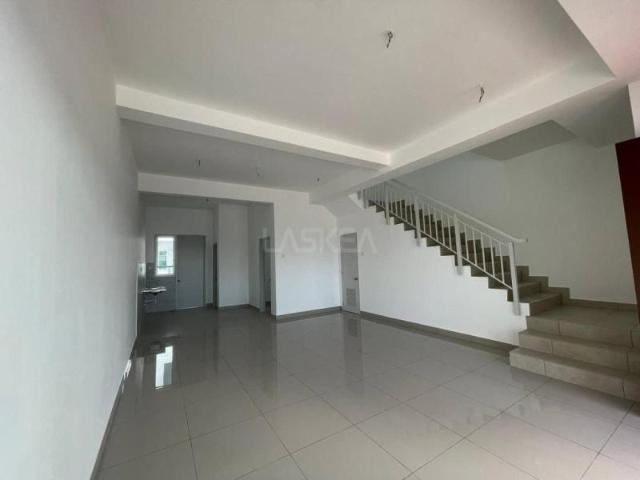 RUMAH BARU SIAP BERHADAPAN TAMAN PERMAINAN untuk di SEWA Saujana KLIA Primrose 4B1