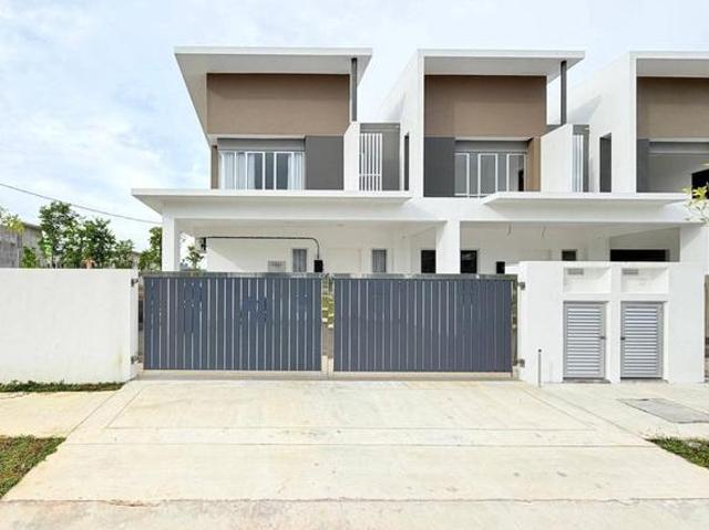 Rumah baru Teres 2 tingkat kluang dengan extra tanahgated guarded