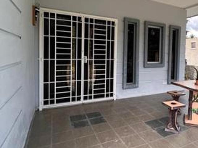 Rumah belakang Taman Desa Ranggu