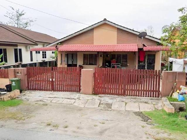 Rumah Berkembar Depan Jalan Utama