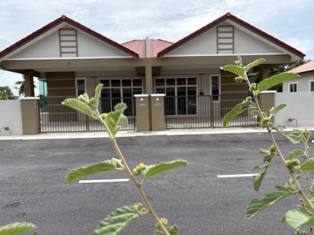 Rumah Berkembar Setingkat Taman Gunung Bintang