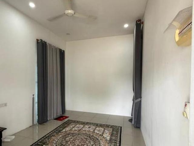 Rumah Berkembar Setingkat Untuk Dijual di Lunas