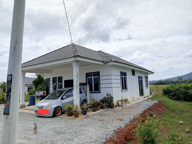 Rumah berserta tanah untuk di jual