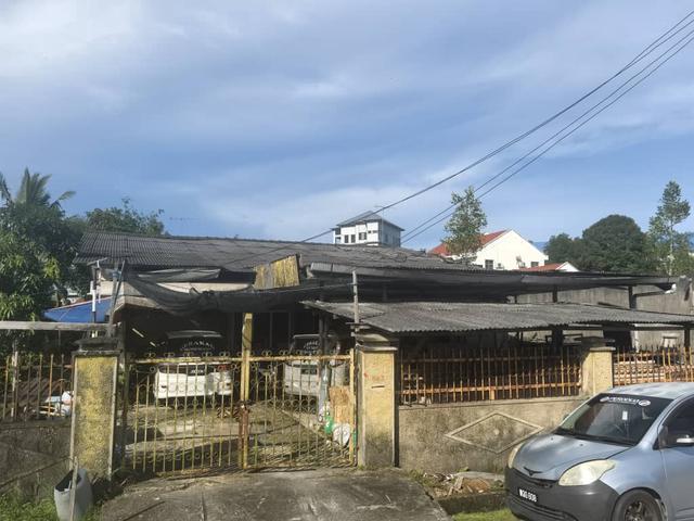 rumah berserta tanah untuk dijual seadanya