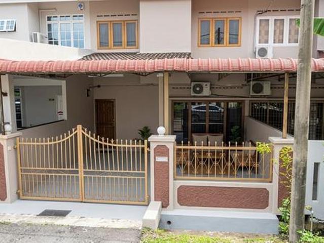 Rumah Besar dan Luas Hot Area Sungai Abong Muar for Sale