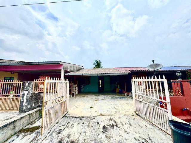 RUMAH BESAR SEBELAH SURAU Single Storey Taman Batu 14 Hulu Langat