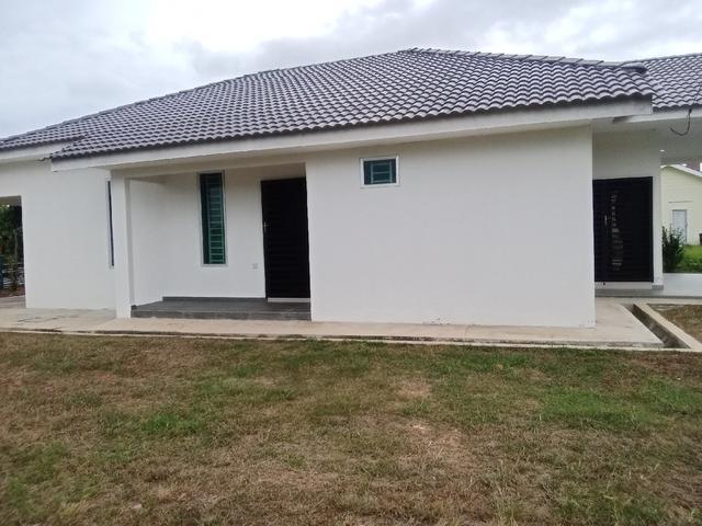 Rumah beserta Laman Tanah untuk Dijual