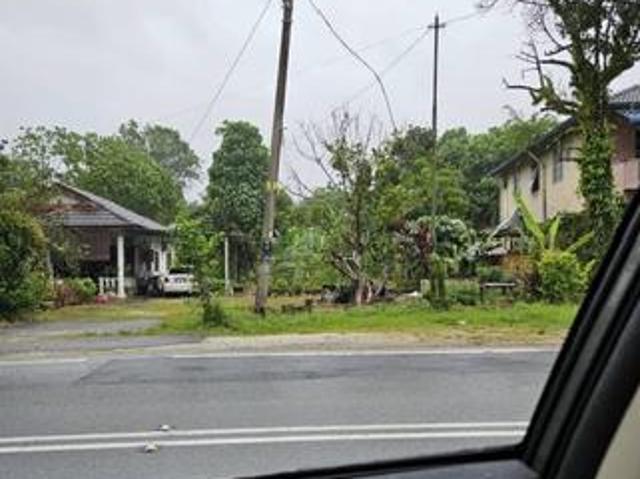 Rumah beserta tanah untuk disewa