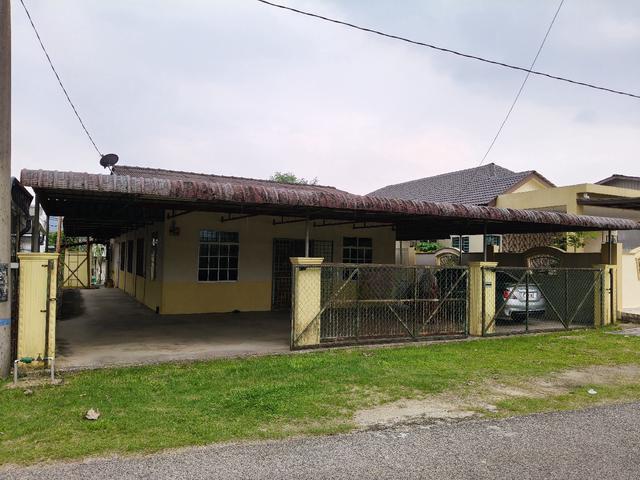Rumah Bungalow 8 kereta boleh muat parking