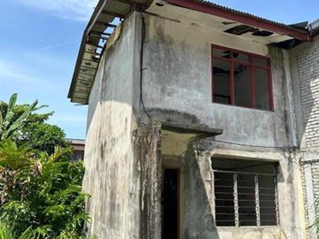 Rumah Buruk Dua Tingkat di Taman Desa Peringat untuk dijual