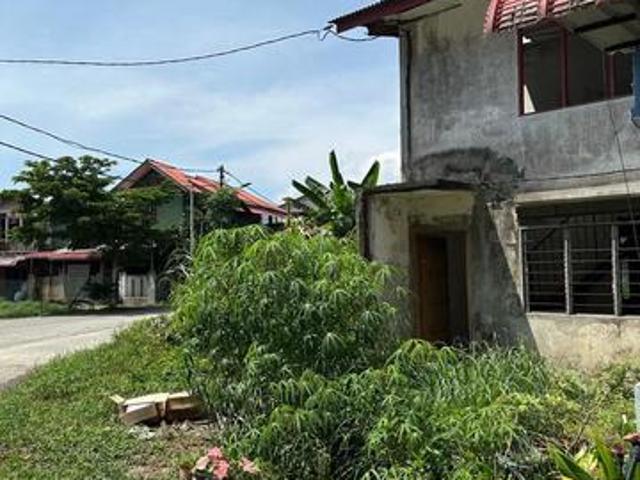 Rumah Buruk Dua Tingkat di Taman Desa Peringat untuk dijual