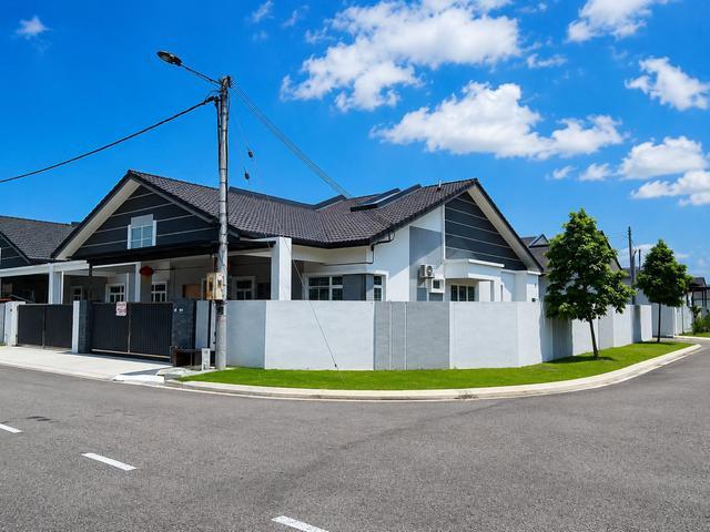 Rumah Cantik Corner Lot Kluang