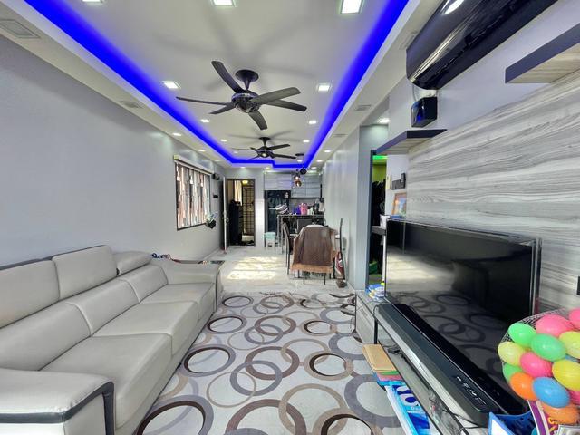 Rumah CANTIK di Desaminium Flora Seri Kembangan