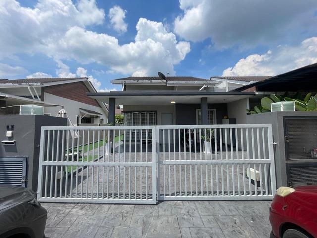 RUMAH CANTIK Semi D Taman Bentara Telok Panglima Garang