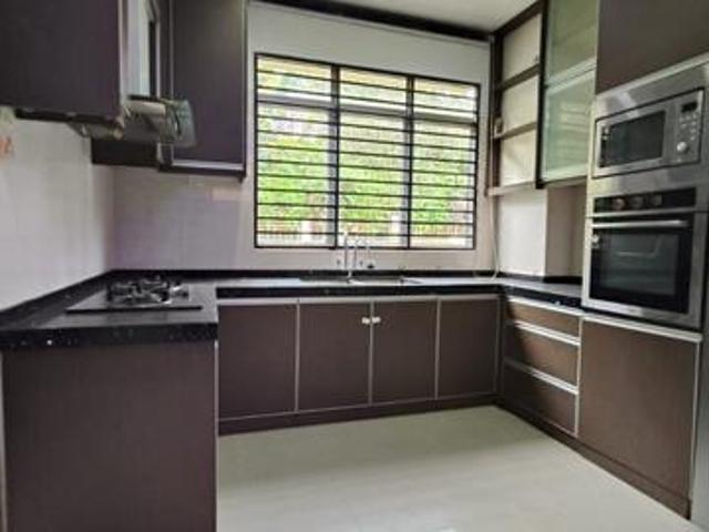 Rumah Cantik Semi D 2 Tingkat Kota Emerald