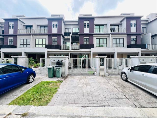 RUMAH CANTIK Townhouse Bandar Puteri Bangi