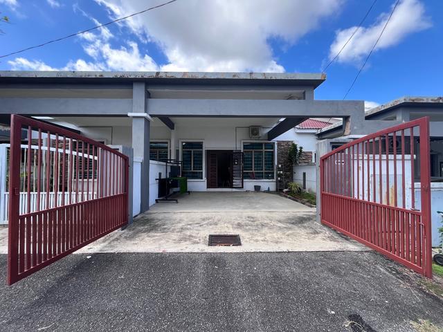 RUMAH CANTIK Teres Setingkat Tmn Tehel Impian