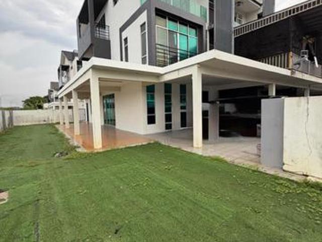 Rumah Corner 3 Tingkat 7Bilik 7Toilet BANGI AVENUE SERI PUTRA