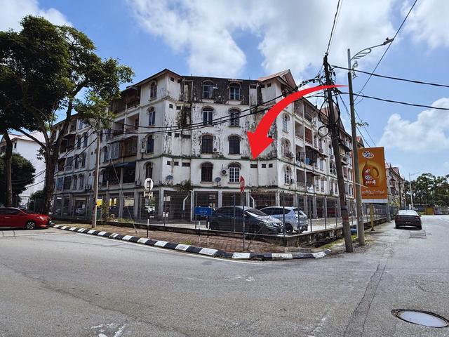 Rumah Corner Lot di Tingkat 1 Flat Seri Kolam Kuala Terengganu