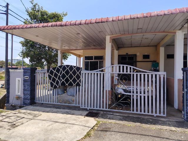 Rumah Corner Lot Untuk Dijual