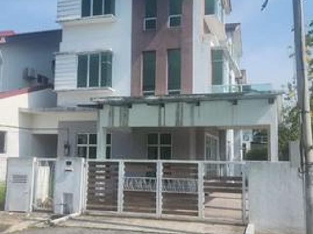 Rumah Corner Lot Untuk Dijual Bandar Putra