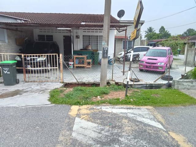 RUMAH CORNER LOT UNTUK DIJUAL Book Now