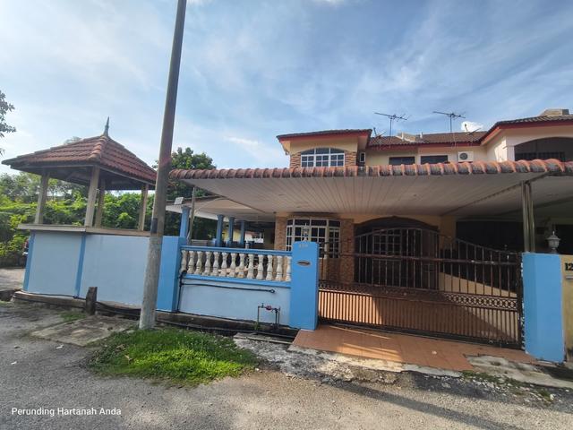 Rumah Corner Lot 2 Tingkat Open Facing Di Pekan Gurun