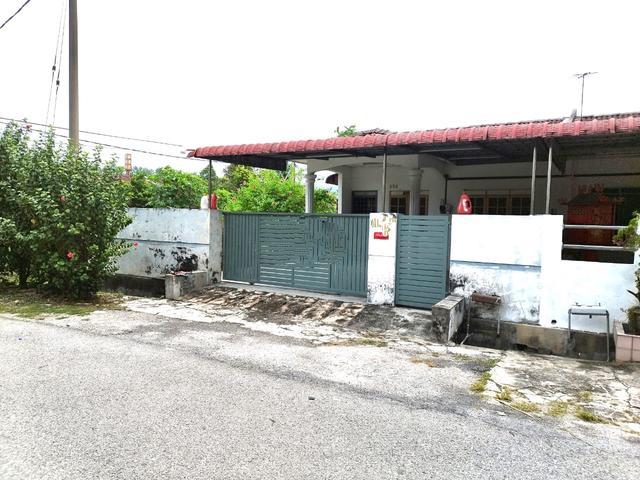 Rumah Corner Setingkat Menghadap Padang