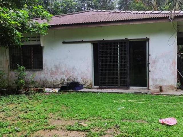 RUMAH DaN TANAH 09 EKAR SUASANA KAMPUNG