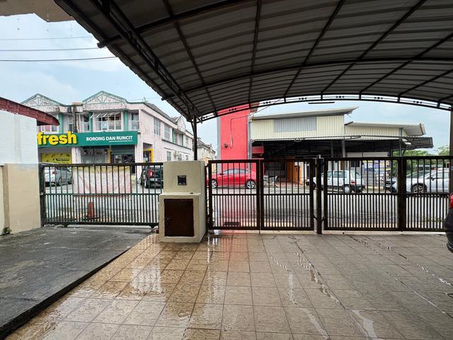 RUMAH DEPAN KEDAI 15 Storey Semi D Tmn Seroja Salak Tinggi Sepang