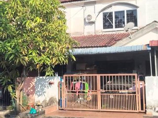 Rumah depan padang Bandar Lahat Baru