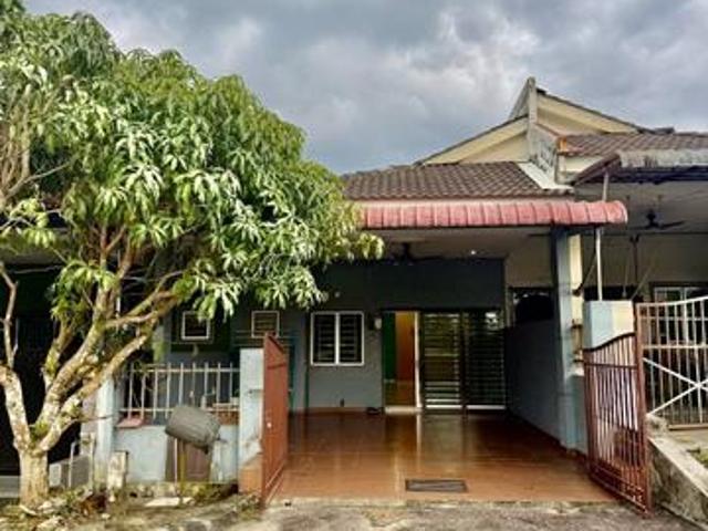 Rumah Depan Padang Teres Setingkat Taman Sekiah Makmur Tanjung Malim