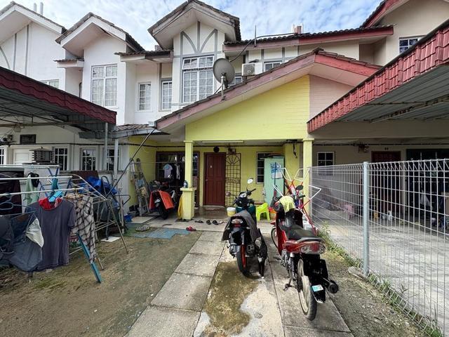 RUMAH DEPAN PADANGDAPUR LUAS Double Storey CAKERA PURNAMA Puncak Alam