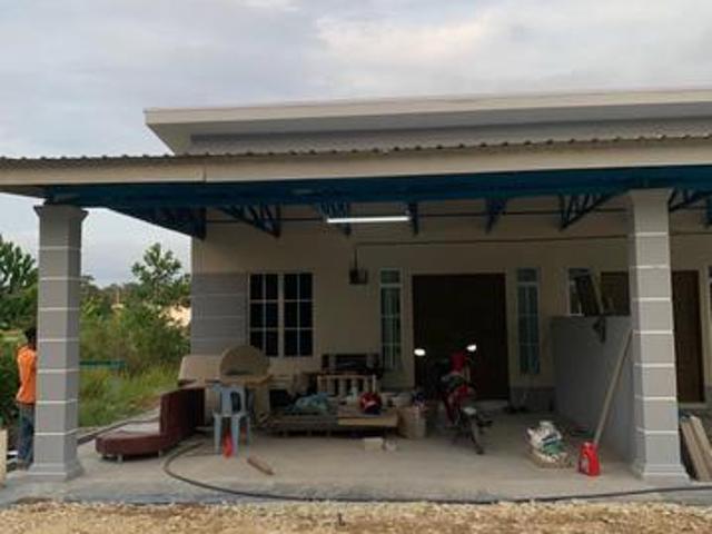 Rumah di Semujok Jasin Hadapan UiTM 1KM