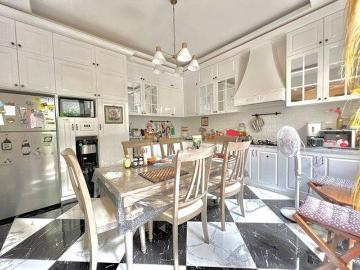 Rumah dijual di Cibubur, Bekasi