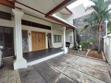 Rumah dijual di Jatiwaringin, Bekasi