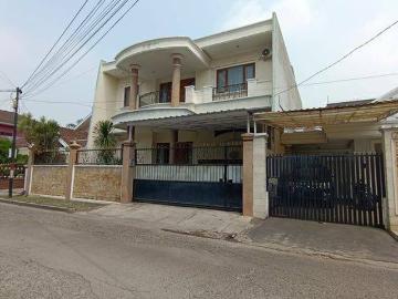 Rumah dijual di Jatiwaringin, Bekasi